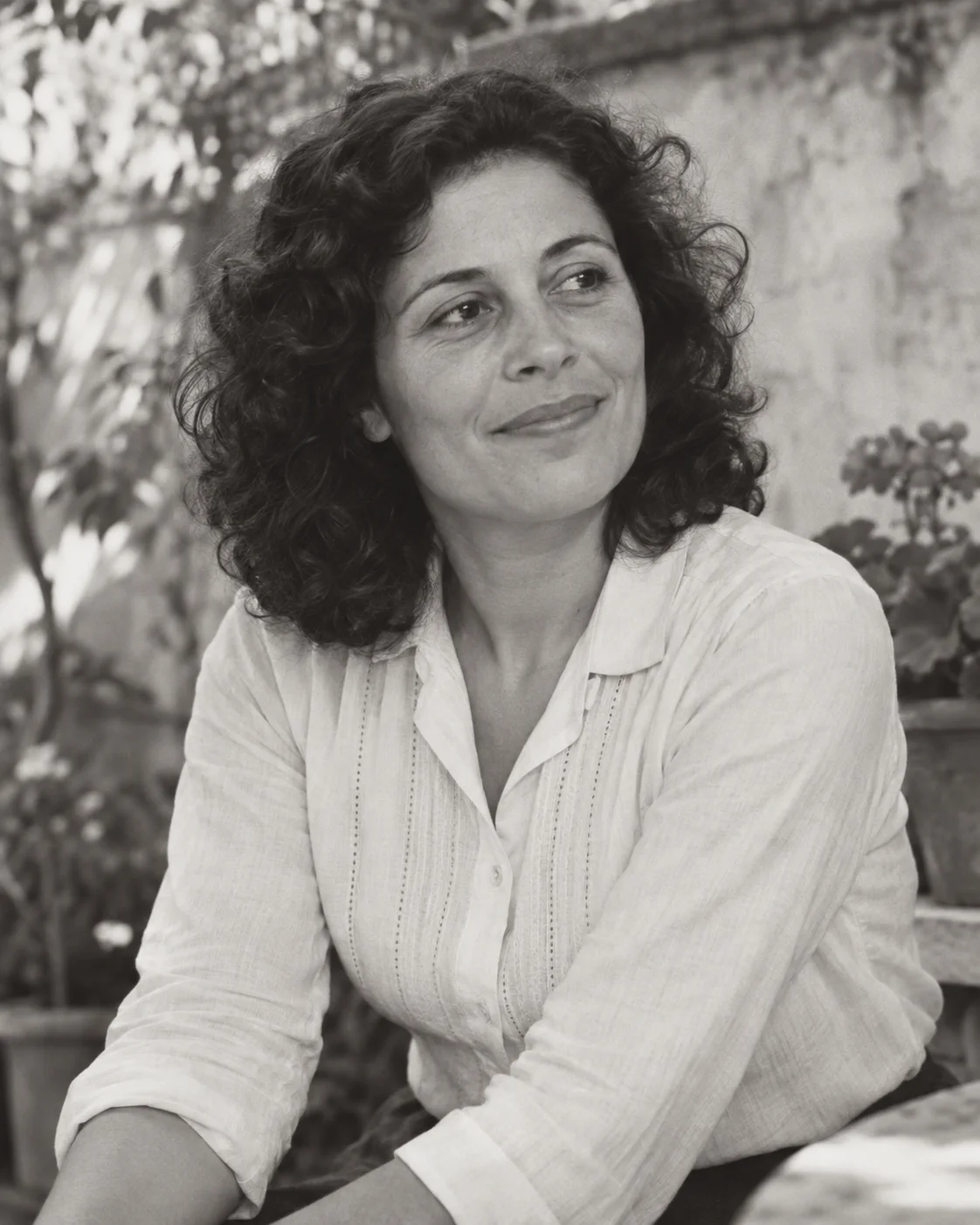 A fictional portrait of Helena Silva, smiling in a garden.